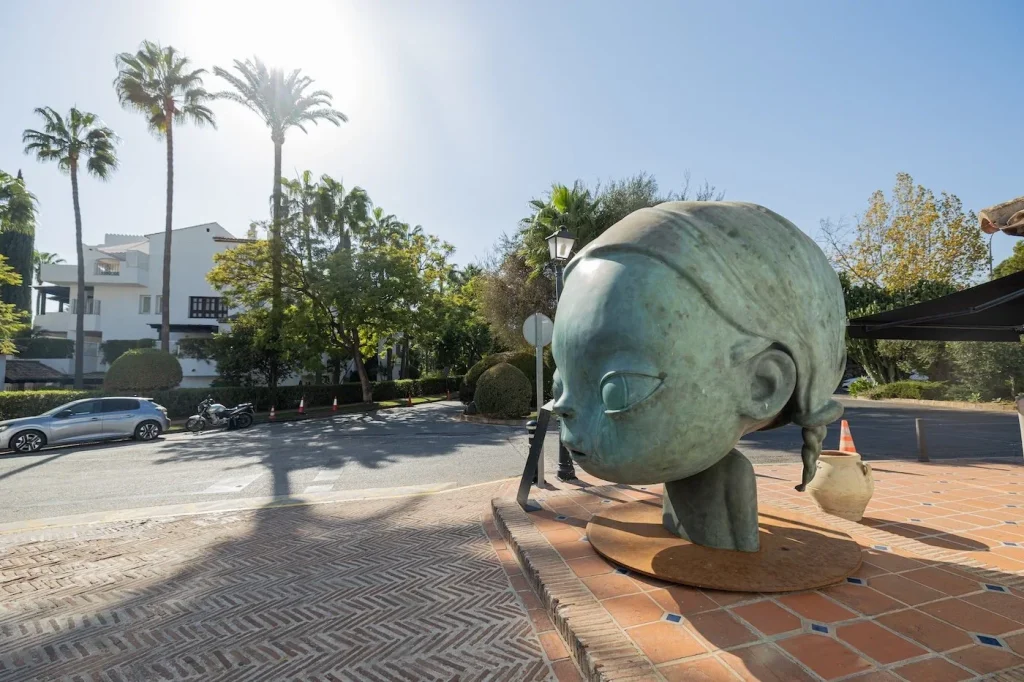Roby Dwi Antono’s Nalakala bronze sculpture in the gardens of Puente Romano, Marbella, photograph 6